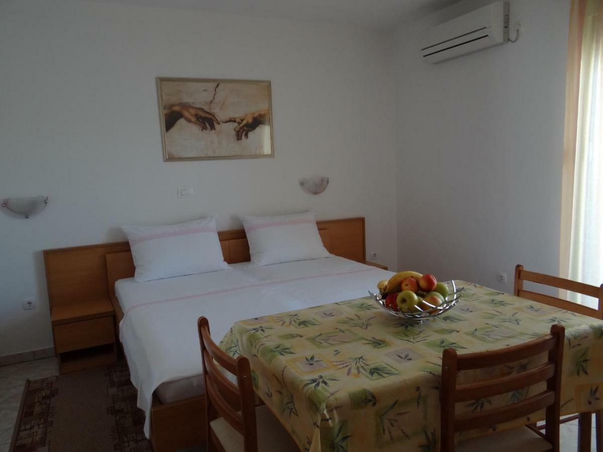 Lola Trogir