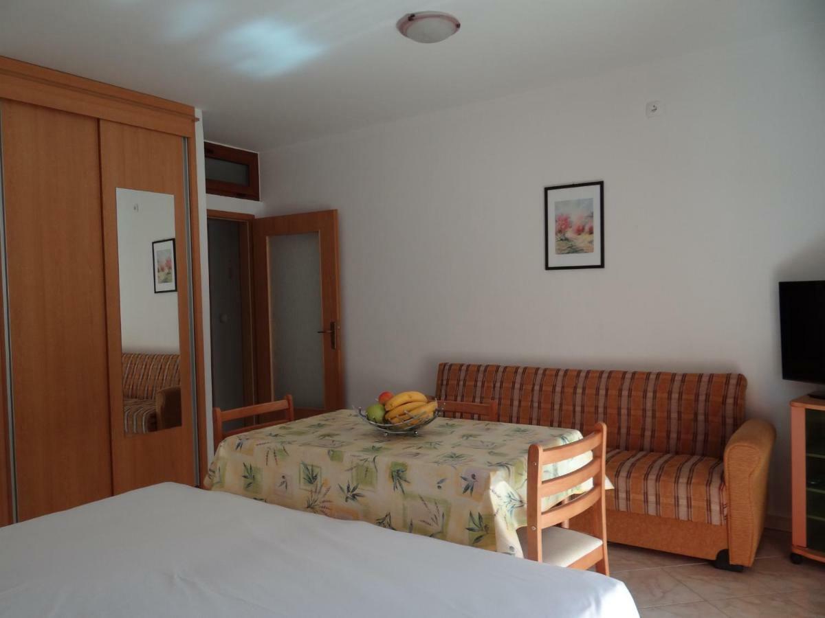 Lola Trogir